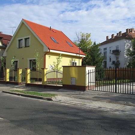 Poroszlay Apartman Debreczyn Zewnętrze zdjęcie