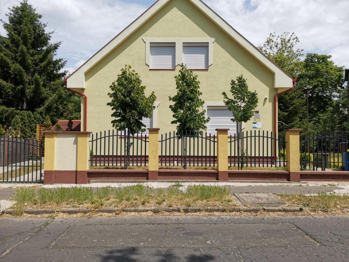 Poroszlay Apartman Debreczyn Zewnętrze zdjęcie