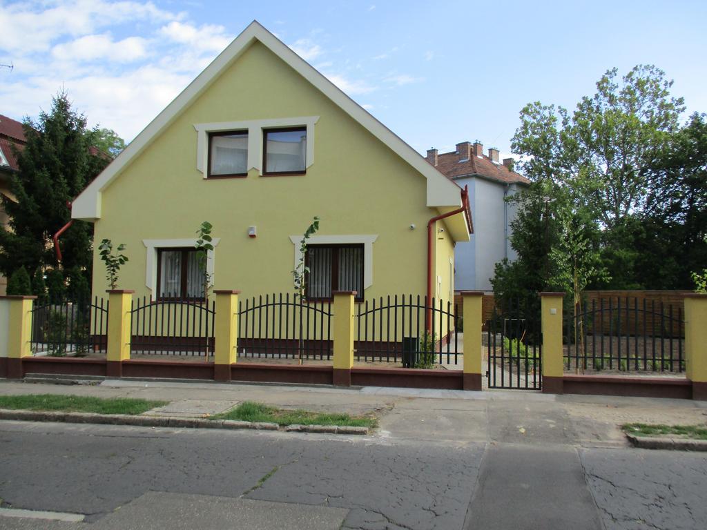Poroszlay Apartman Debreczyn Zewnętrze zdjęcie