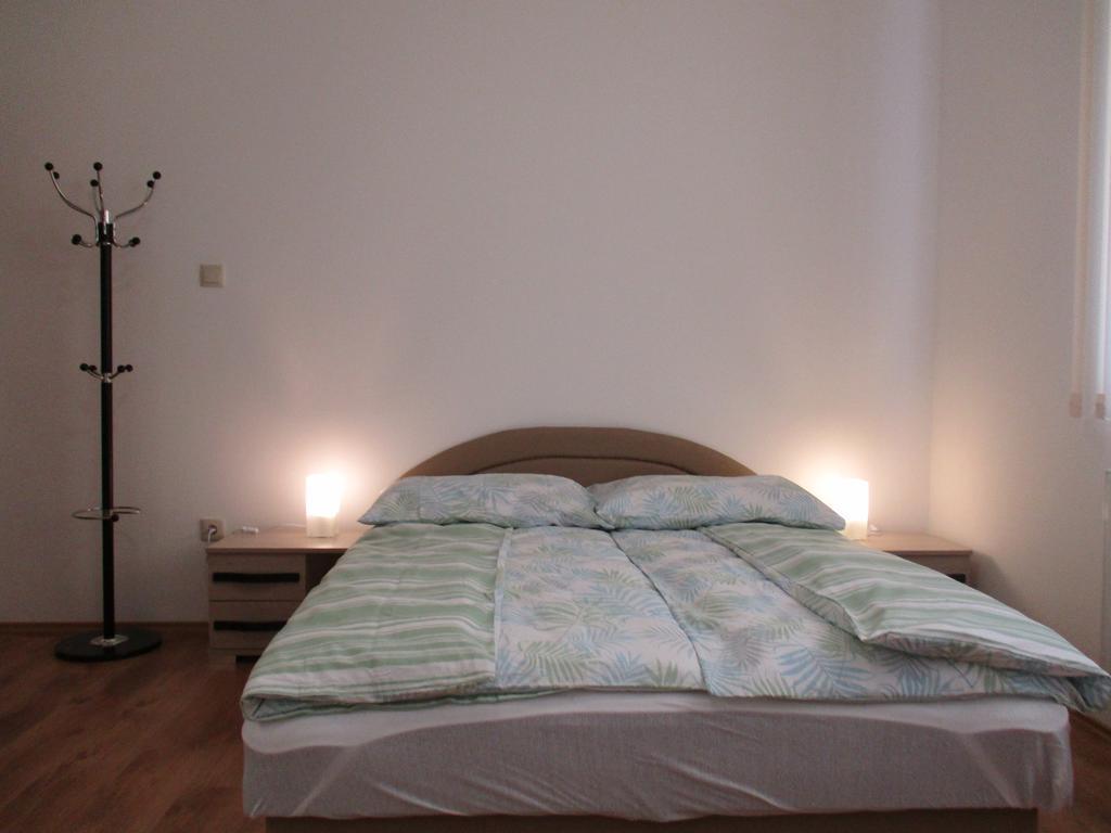 Poroszlay Apartman Debreczyn Zewnętrze zdjęcie